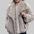 Luxe Pluche Jas met Overslagkraag en Kort Model