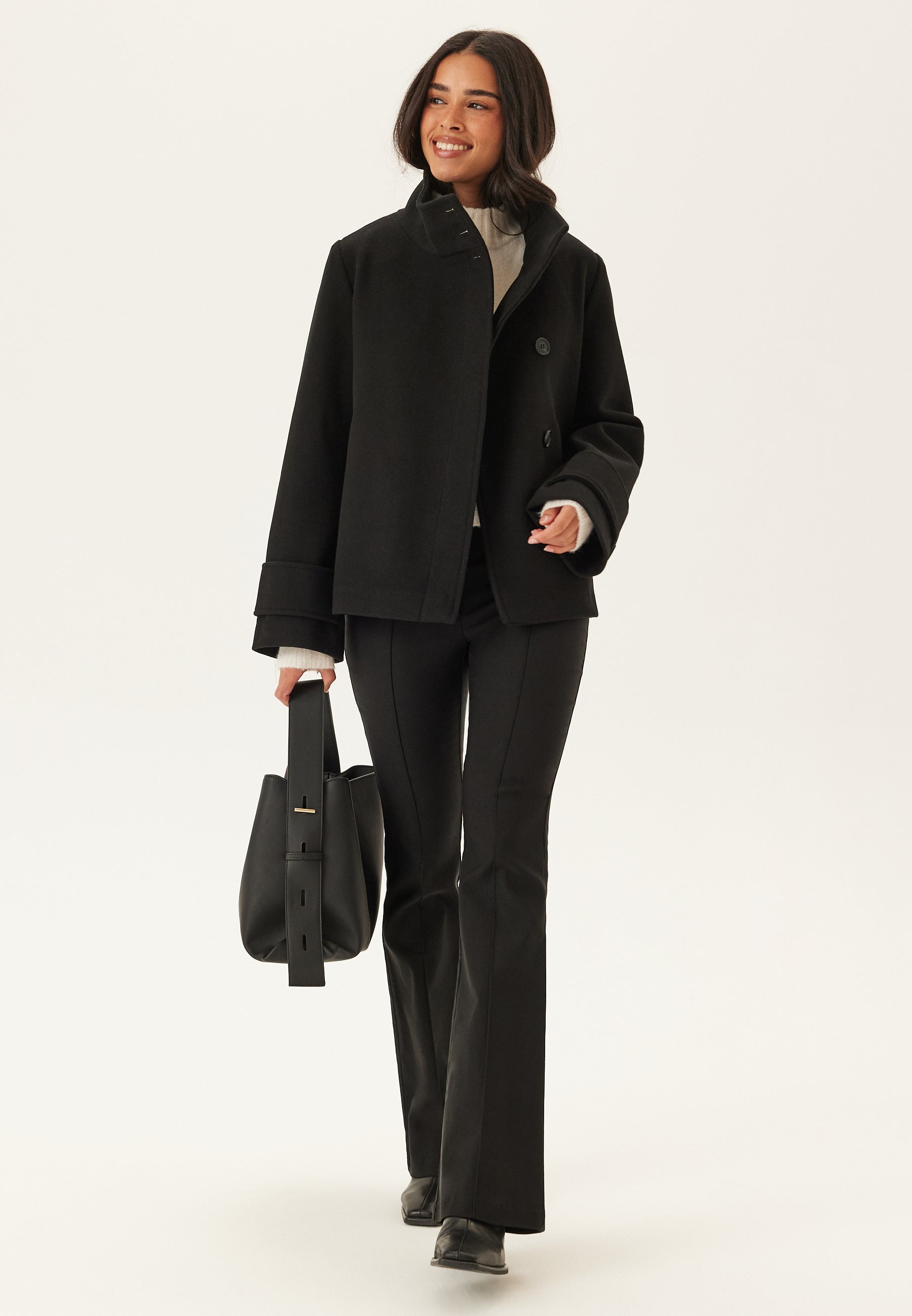 Kort Zwart Jasje Met Hoge Kraag