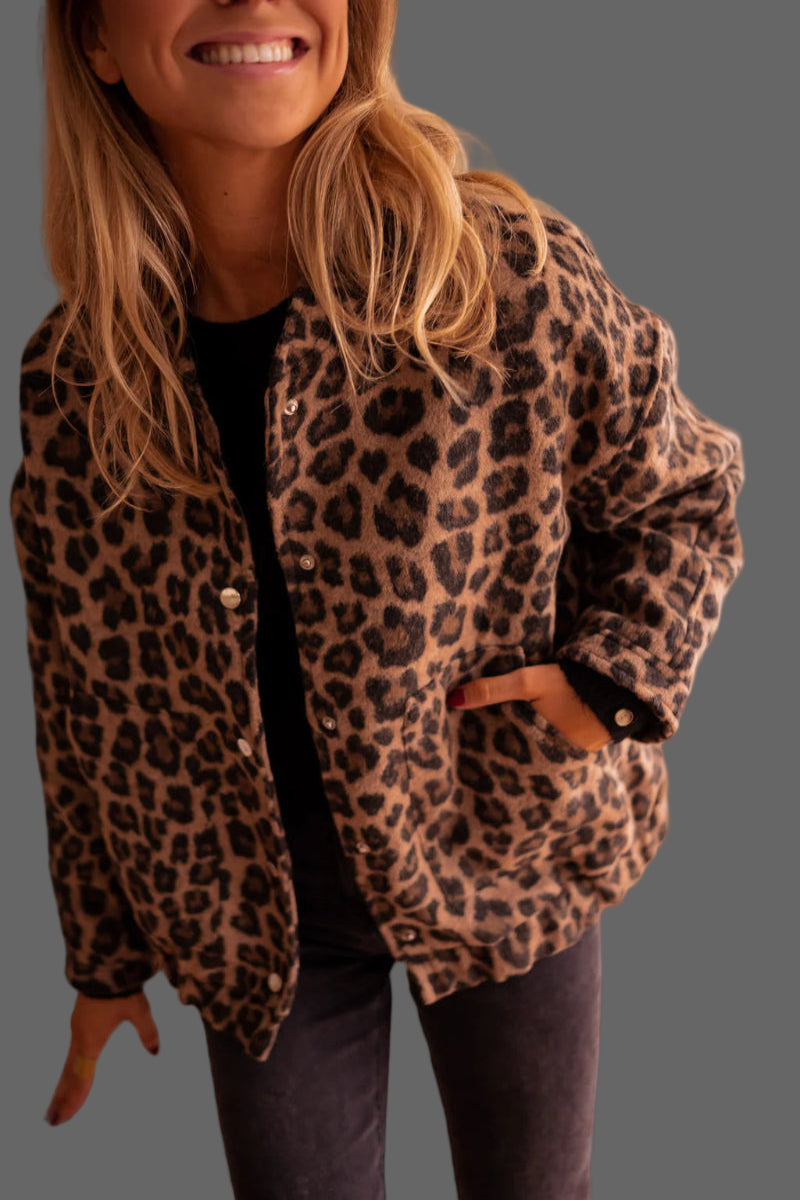 Oversized Bomberjack met Opvallende Luipaardprint