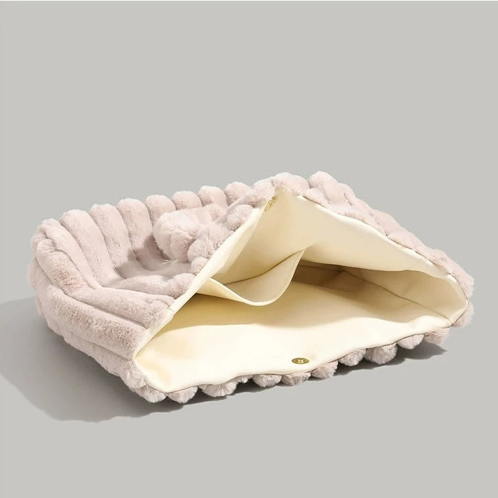 Emora Nova - Trendy Vrouwen Pluche Schoudertas met Pompons