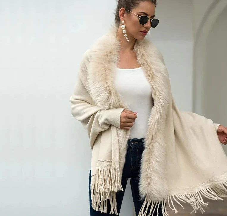 Emora Nova - Elegante Dames Poncho met Luxe Bontkraag - Winter