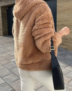 Fluffy fleece vest in de kleur Beige voor dames in Lounge stijl ideaal voor de herfst.