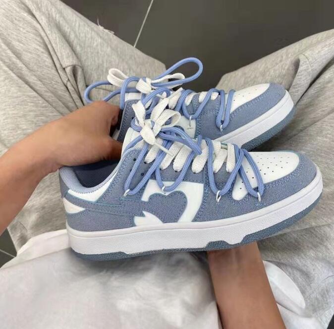 Emora Nova - Dames Casual Sneakers met Hart Detail in Pastel Blauw