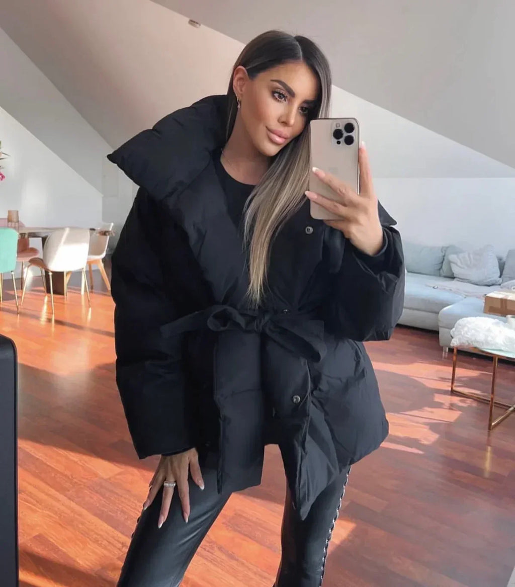 Emora Nova - Dames Puffer Jas met Riem en Oversized Kraag