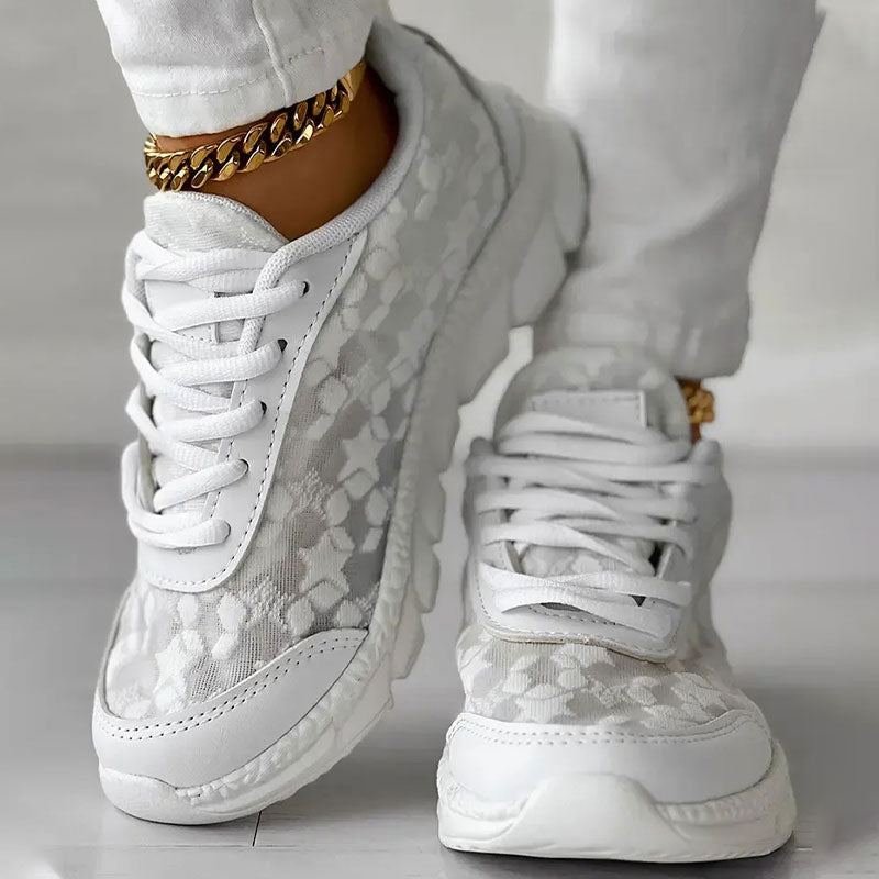 Emora Nova - Elegante Dames Sneakers met Bloemig Kant & Mesh